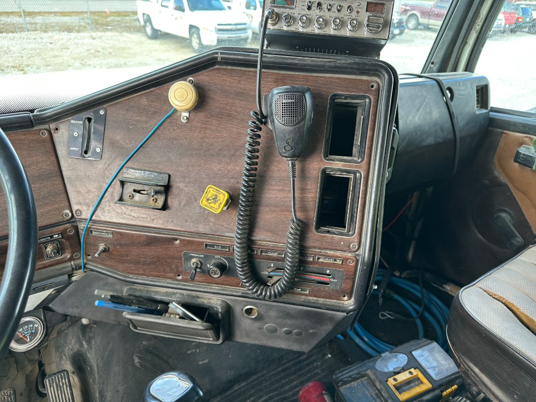 1987 FREIGHTLINER FLC - Image 11